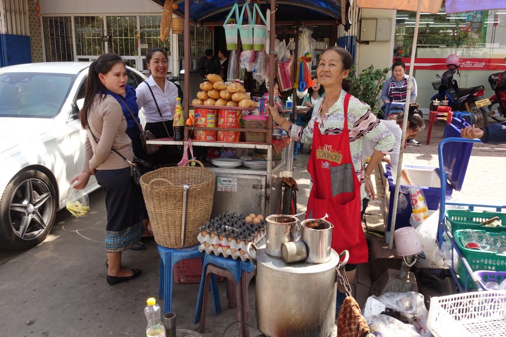 Poranna kawa w Laosie