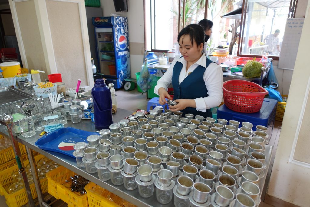 Poranna kawa w hotelu w Wietnamie - 2018